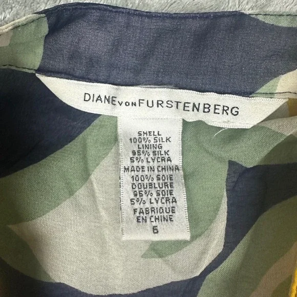 Diane von Furstenberg Ortega Blouse Womens 6 Navy Yellow Silk Floral Excellent - Picture 3 of 9
